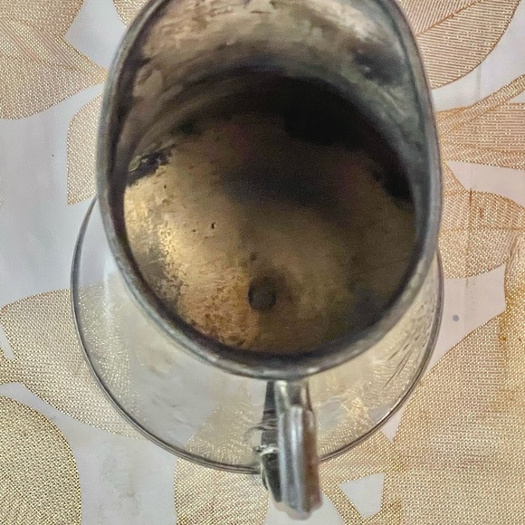 Antique Middletown Plate Co. Creamer - Pattern
729 - Silverplate - c.1900 - Picture 2 of 7